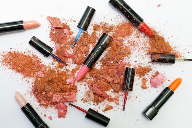 Jak wybrać odpowiedni kolor szminki do swojego typu urody?